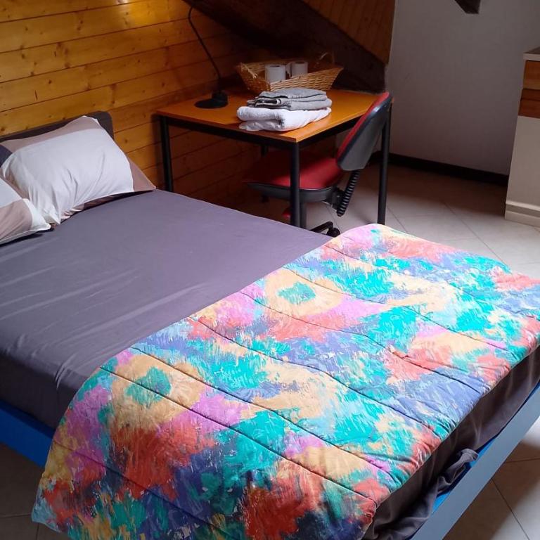 Appartamento completo o Camere private, Lecco Centro vicino alla stazione e al lago - Camera Matrimoniale Budget - 3