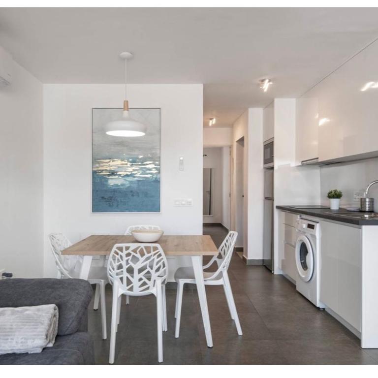 Suite4you 50 meters from the beach and main Avenue AC Wifi Int TV Channels - Appartement 1 Chambre - 4