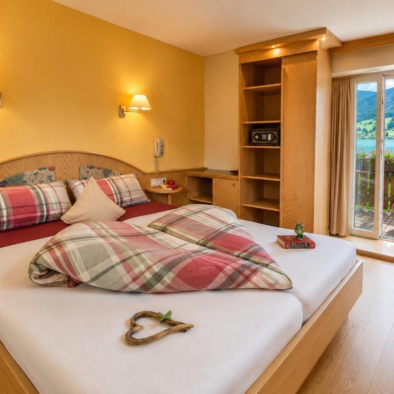Der Kaerntnerhof am Weissensee, SeeHotel & SeeApartments direkt am See - Doppelzimmer mit Seeblick - 2