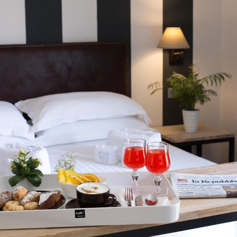 Suite 136 - Deluxe Double Room - 12