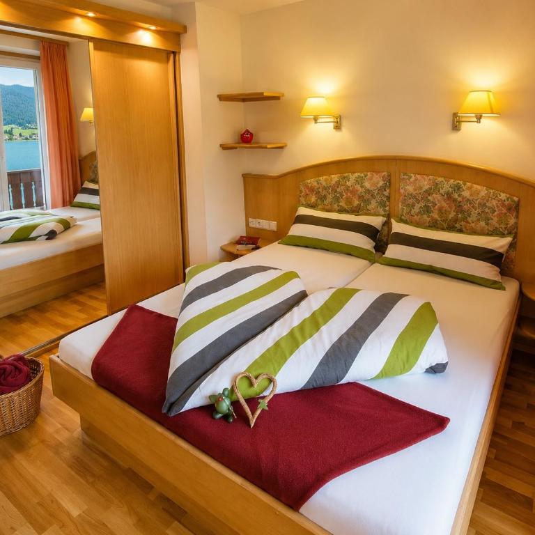 Der Kaerntnerhof am Weissensee, SeeHotel & SeeApartments direkt am See - Classic Doppelzimmer mit Balkon - 1