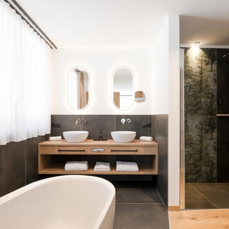 Ramilia Family Apartments Restaurant & Pizzeria - Family Room with Bath - 12