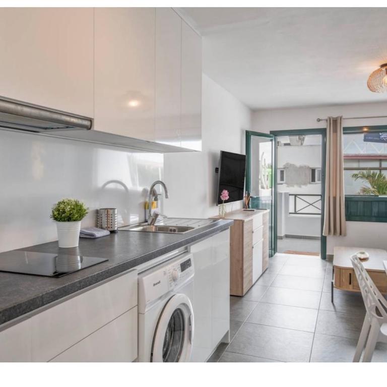 Suite4you 50 meters from the beach and main Avenue AC Wifi Int TV Channels - Appartement 1 Chambre - 6