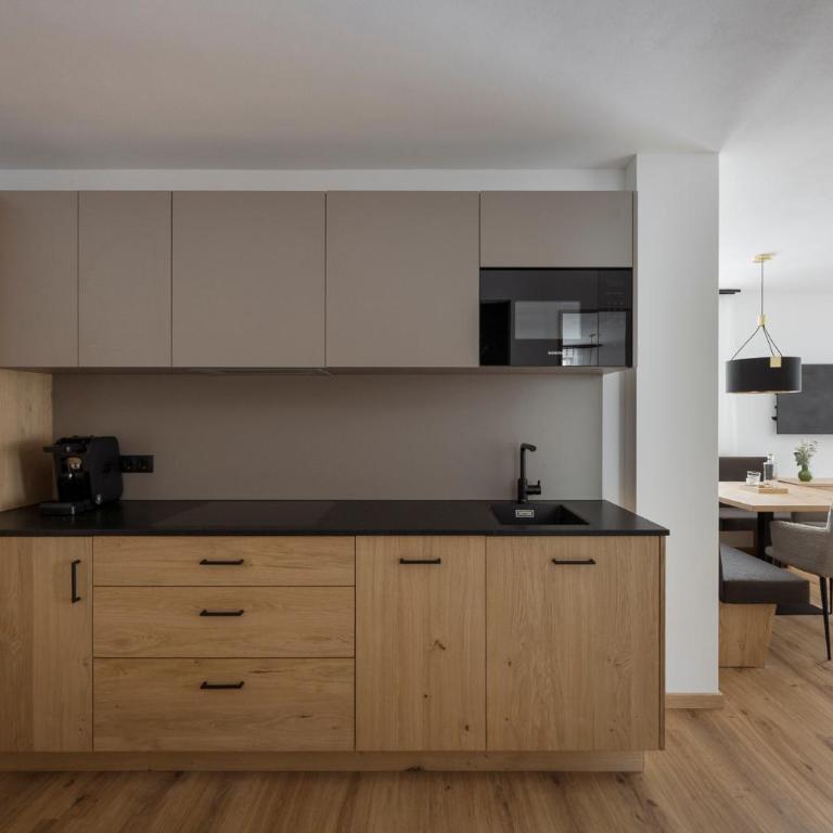 Ramilia Family Apartments Restaurant & Pizzeria - One-Bedroom Apartment with Balcony and Mountain View - 10