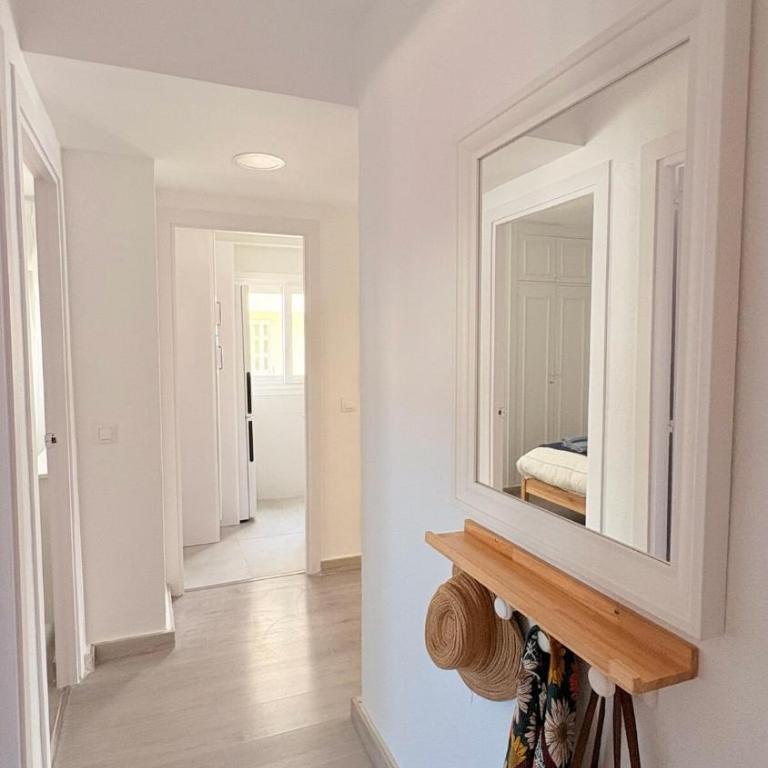 Apartamento de dos dormitorios con vistas al mar - Two-Room Apartment - 23