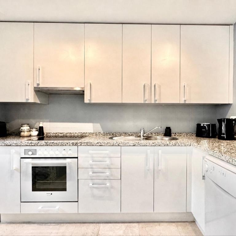 Casa de la Alegria, 3-bedroom house near Cabopino Beach & Golf, Marbella - Townhouse mit 3 Schlafzimmern - 18