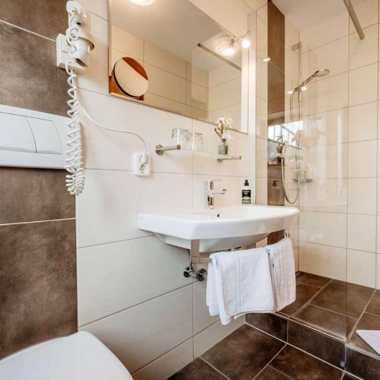 Hotel Garni Vier Jahreszeiten - Suite mit Balkon - 11