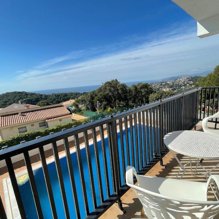 Mirador De La Costa Luxury 1 - Three-Bedroom Apartment - 100
