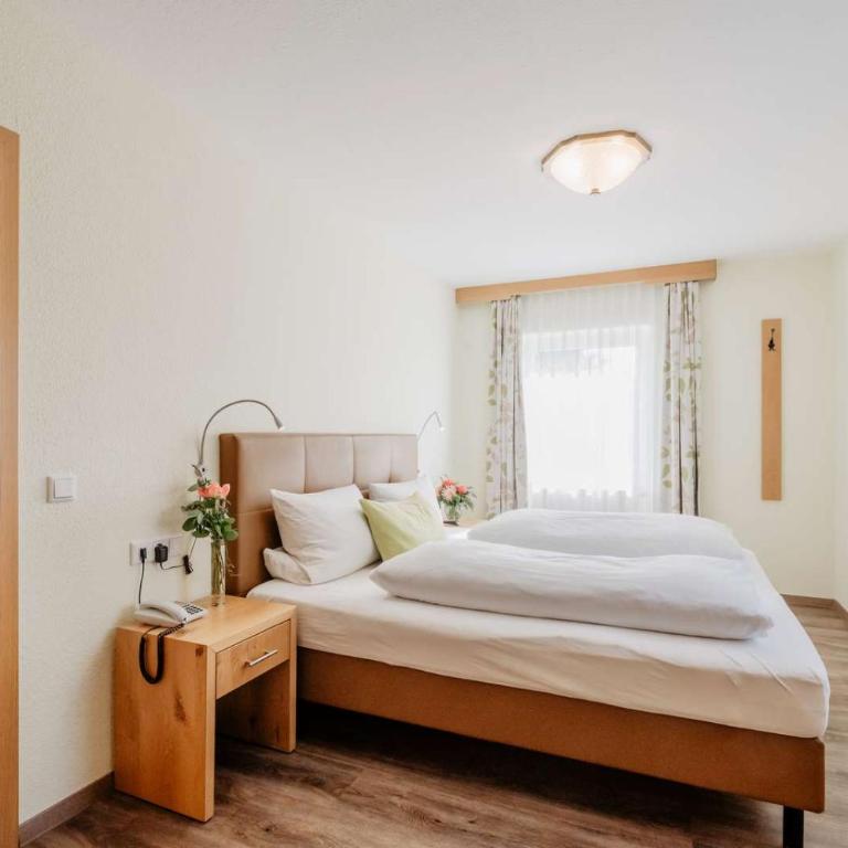 Hotel Garni Vier Jahreszeiten - Suite mit Balkon - 13