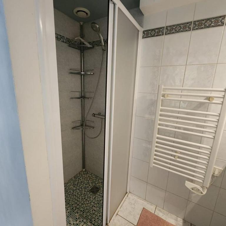 Villa patio proche plage avec piscine collective, cour aménagée et parking privé - FR-1-413-139 - Villa - 8
