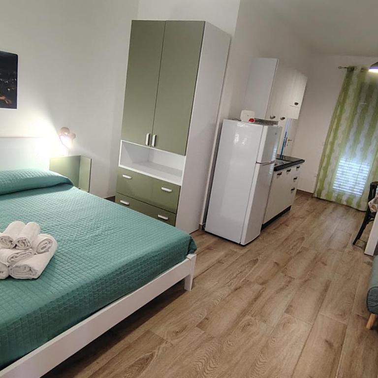 Diana Apartment - Studio Apartment with Balcony - 1