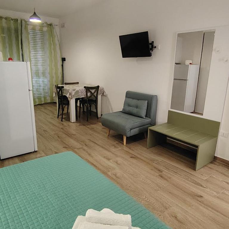 Diana Apartment - Studio Apartment with Balcony - 6