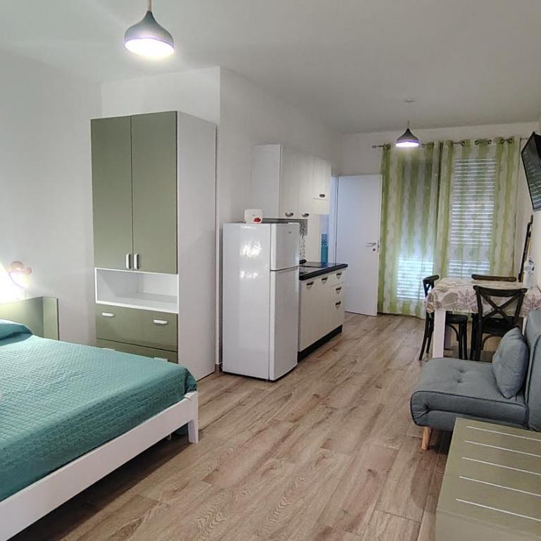 Diana Apartment - Studio Apartment with Balcony - 4