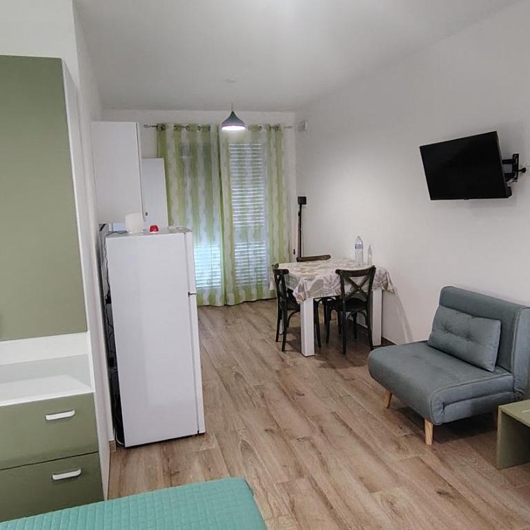 Diana Apartment - Studio Apartment with Balcony - 3