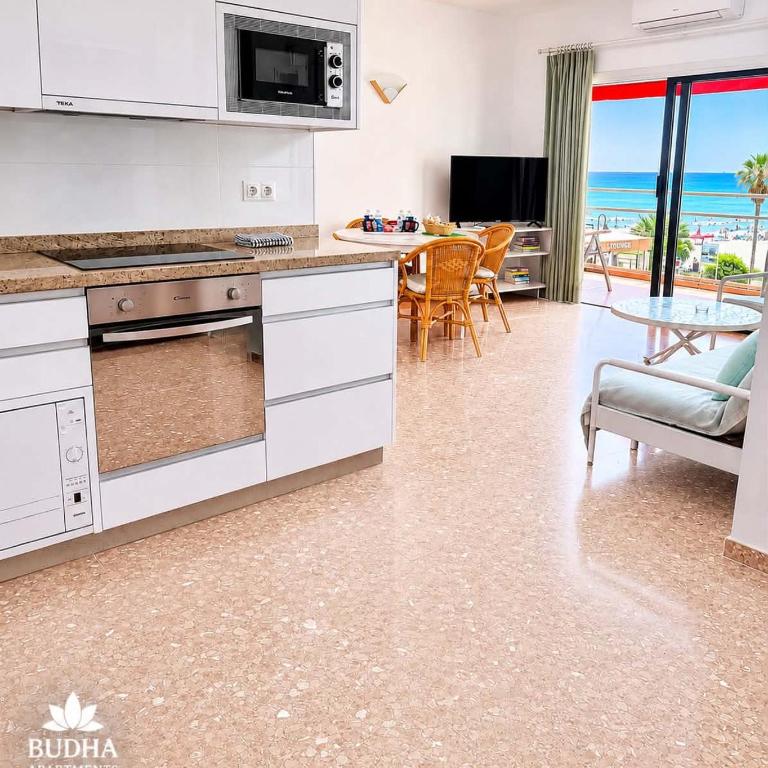 First Line Beach Sea View Terrace 204 by Budha - Apartamento de 2 dormitorios - 11