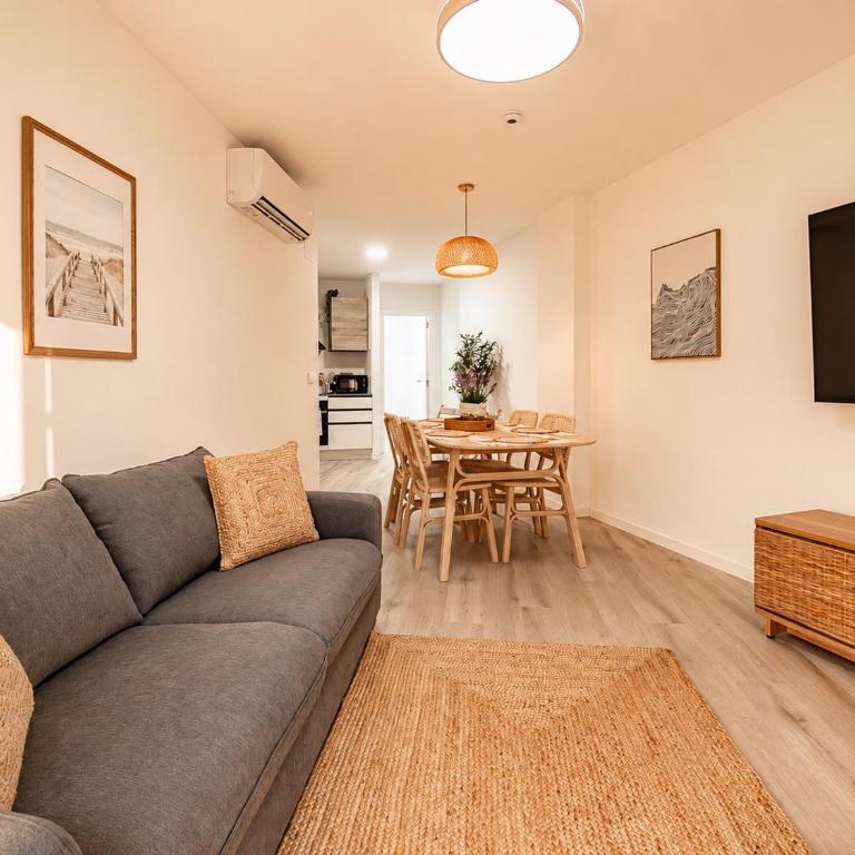 Sunny Mediterranean Stay in Valencia Beach - Two-Bedroom Apartment - 7