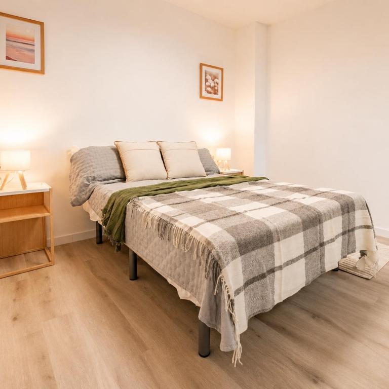 Sunny Mediterranean Stay in Valencia Beach - Two-Bedroom Apartment - 12