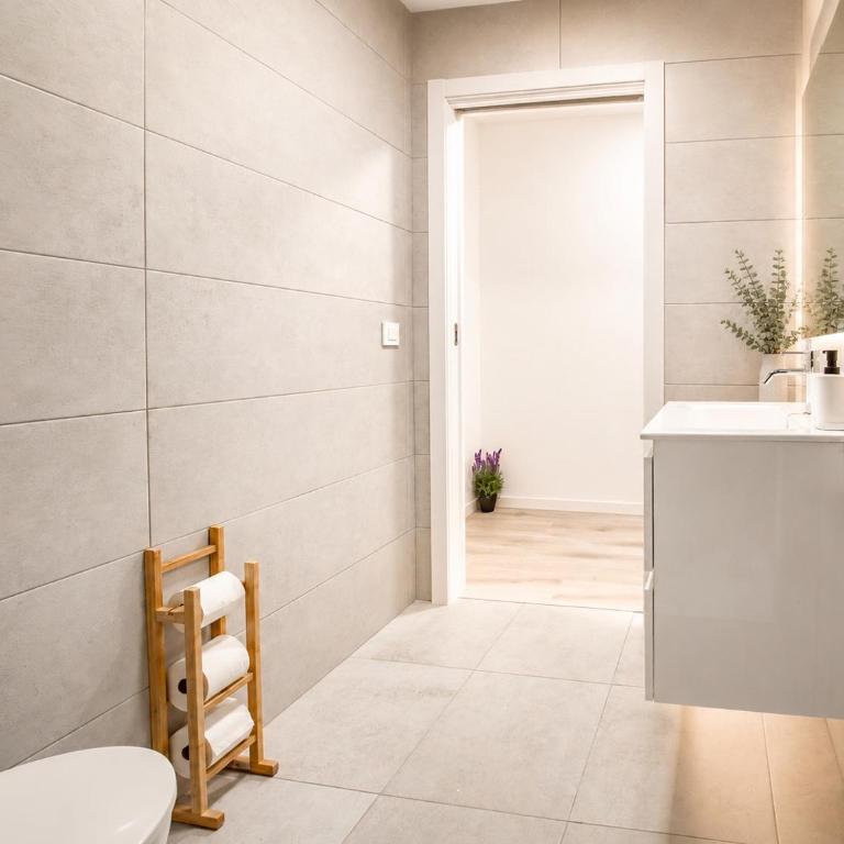 Sunny Mediterranean Stay in Valencia Beach - Two-Bedroom Apartment - 24