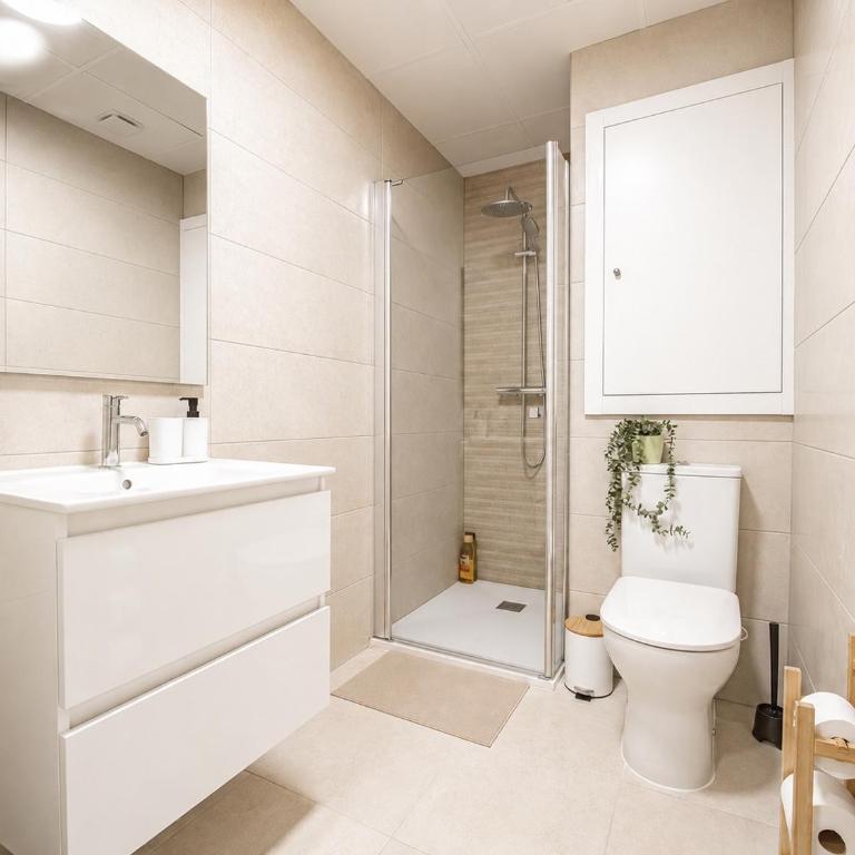 Sunny Mediterranean Stay in Valencia Beach - Two-Bedroom Apartment - 22