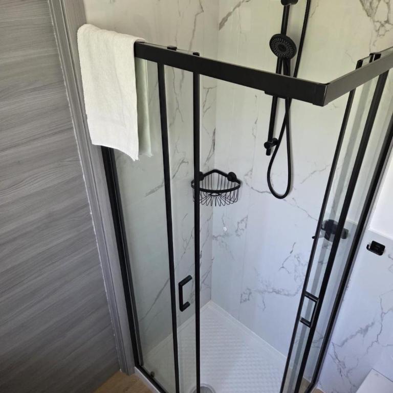 Residence Villa Alba - B&B Suite Disposition 555 Al Vittoriale - Appartamento Monolocale con Letto Queen-Size - 40