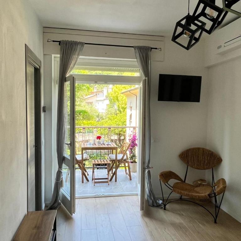 Residence Villa Alba - B&B Suite Disposition 555 Al Vittoriale - Appartamento Monolocale con Letto Queen-Size - 22