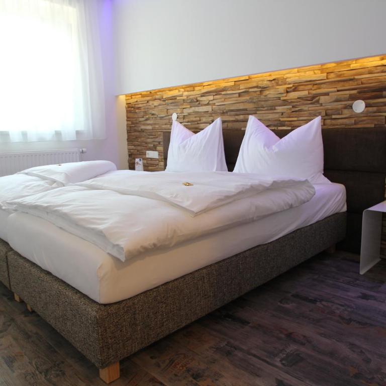 Burg Rooms - 24h Self-Check-in - Deluxe Doppel-/Zweibettzimmer - 4