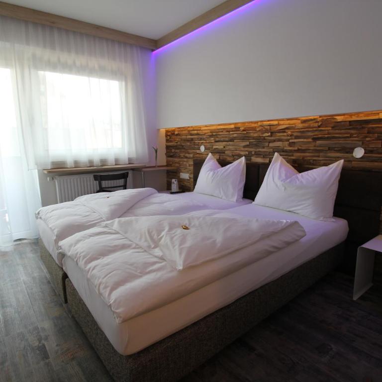Burg Rooms - 24h Self-Check-in - Deluxe Doppel-/Zweibettzimmer mit Balkon - 6