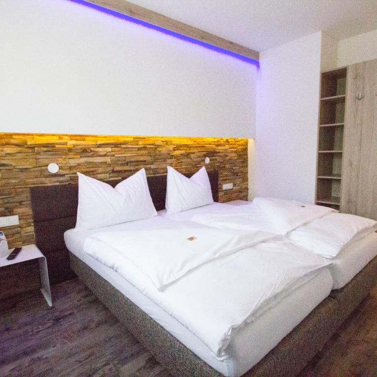 Burg Rooms - 24h Self-Check-in - Deluxe Doppel-/Zweibettzimmer - 3