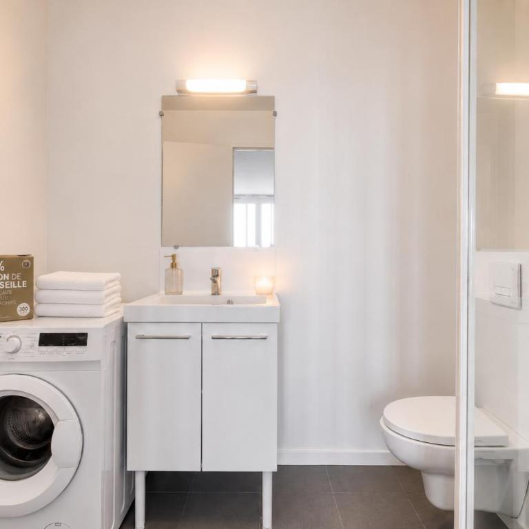 Grand appartement 10 pers, Ventilateur, 5 chambres & Parking gratuit - Appartement - 9