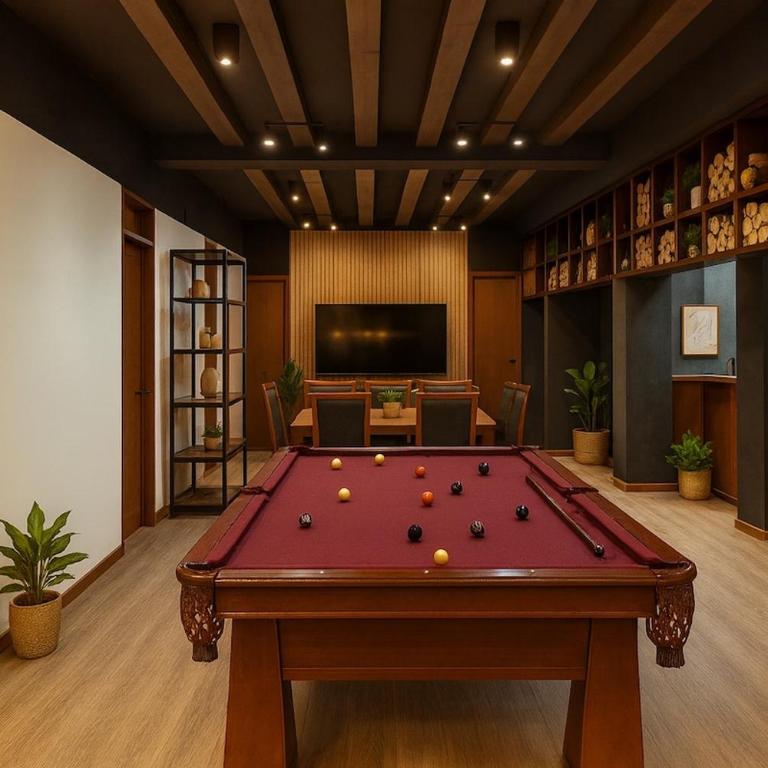Luxury Industrial Vault, Wifi, Dry Cleaning, 5 rooms, Pool - Five-Bedroom House - 1