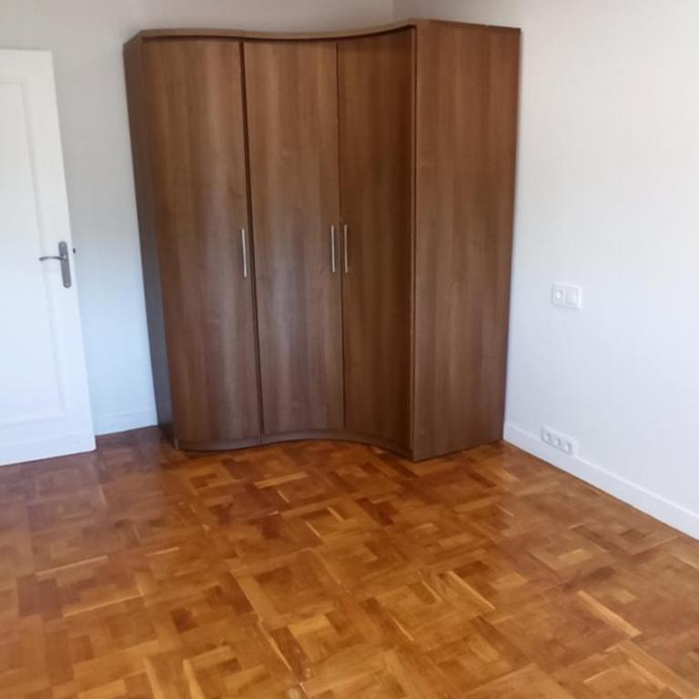 Piso Pamplona - Three-Bedroom Apartment - 2