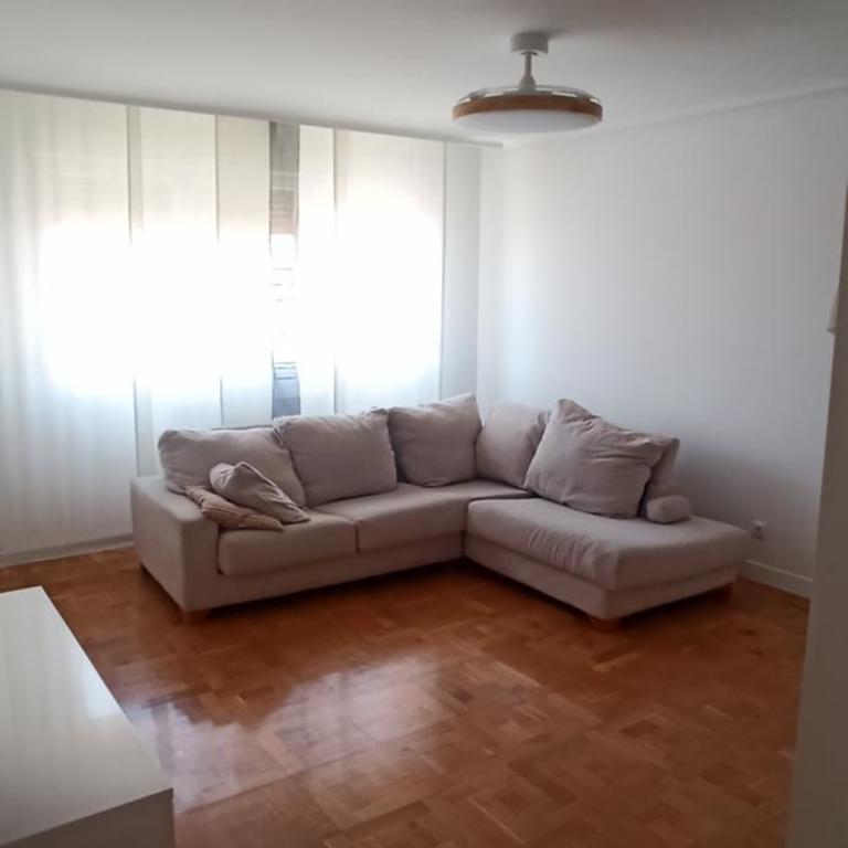 Piso Pamplona - Three-Bedroom Apartment - 4