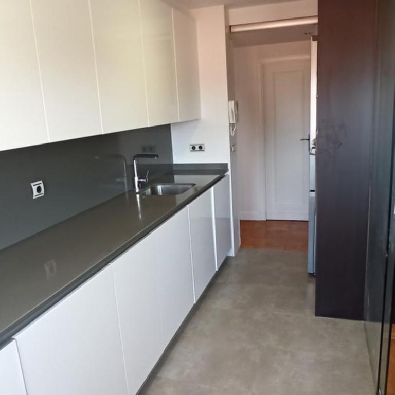 Piso Pamplona - Three-Bedroom Apartment - 8