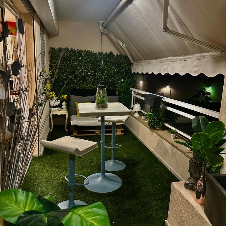 Amour Azur Appartement pour 2 avec jacuzzi et terrasse à 2 minutes de la mer - Studio - 14