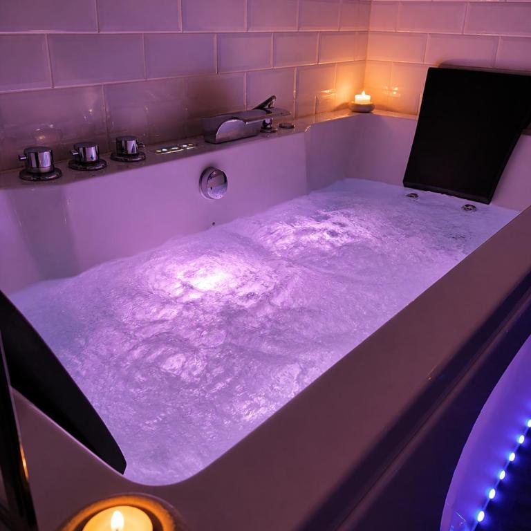 Amour Azur Appartement pour 2 avec jacuzzi et terrasse à 2 minutes de la mer - Studio - 11