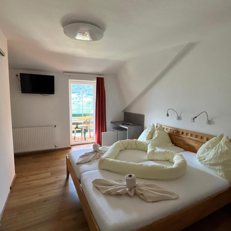 Pension Neuhof - Doppelzimmer mit Seeblick - 2