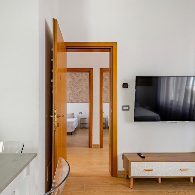 Luxury Apartment , Super WiFi - P r a t u r e c c i Group - Two-Bedroom Apartment - 15