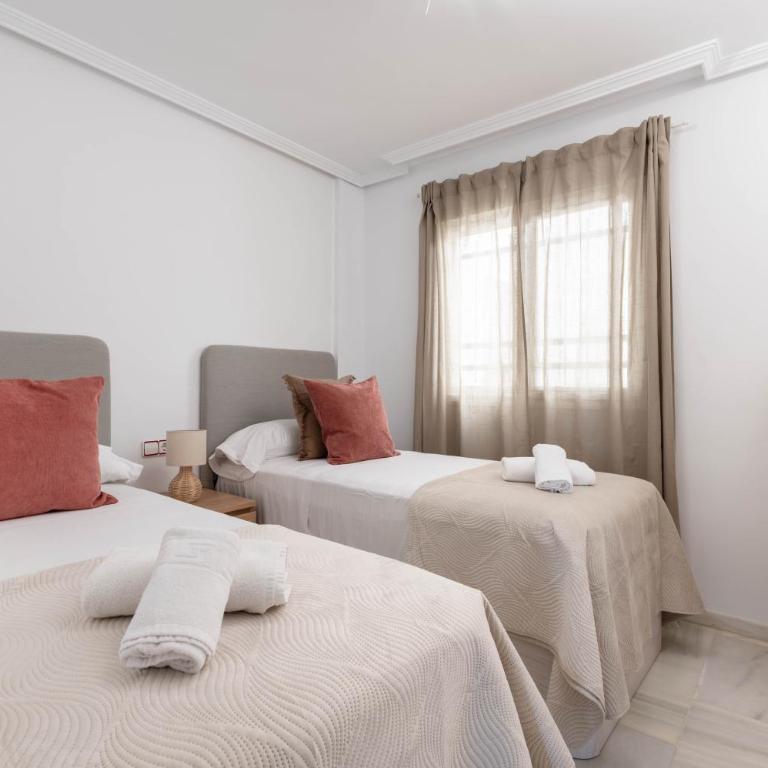 Bright Pool Apartment Torremolinos - Apartamento de 2 dormitorios - 2
