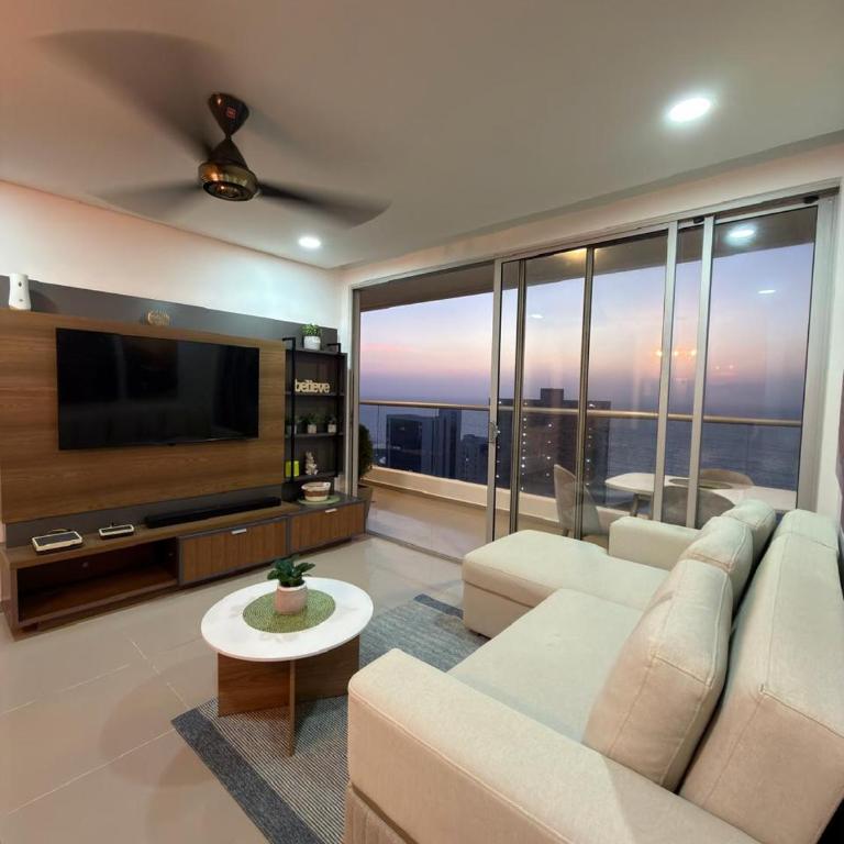 Apartamento En Cartagena - Lujoso y Moderno PISO19 - Cerca a Ciudad amurllada y Frente a Playa - Three-Bedroom Apartment - 1