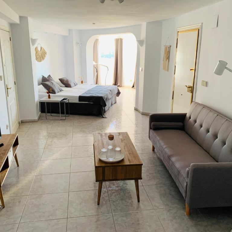 Traumhaftes Apartment mit Pool - Three-Bedroom Home - 19