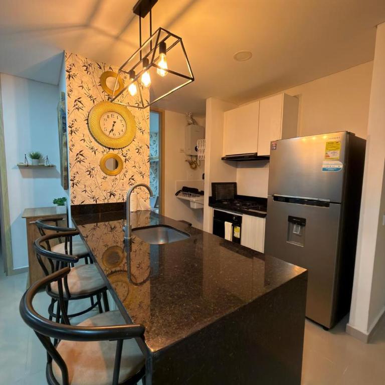 Apartamento En Cartagena - Lujoso y Moderno PISO19 - Cerca a Ciudad amurllada y Frente a Playa - Three-Bedroom Apartment - 4