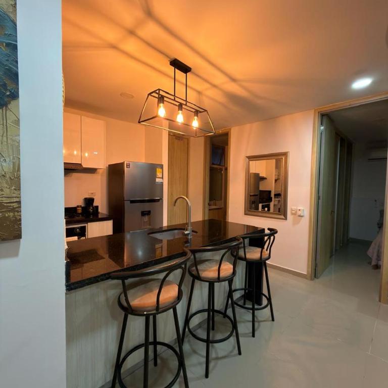 Apartamento En Cartagena - Lujoso y Moderno PISO19 - Cerca a Ciudad amurllada y Frente a Playa - Three-Bedroom Apartment - 26