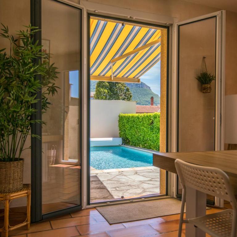 Le nid des ailes piscine jardin parking centre-ville - Villa avec Piscine Privée - 38