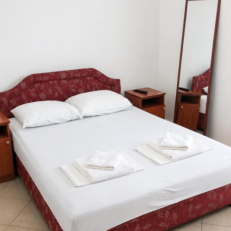 Guest House Mitrovic - Doppelzimmer mit Balkon - 2