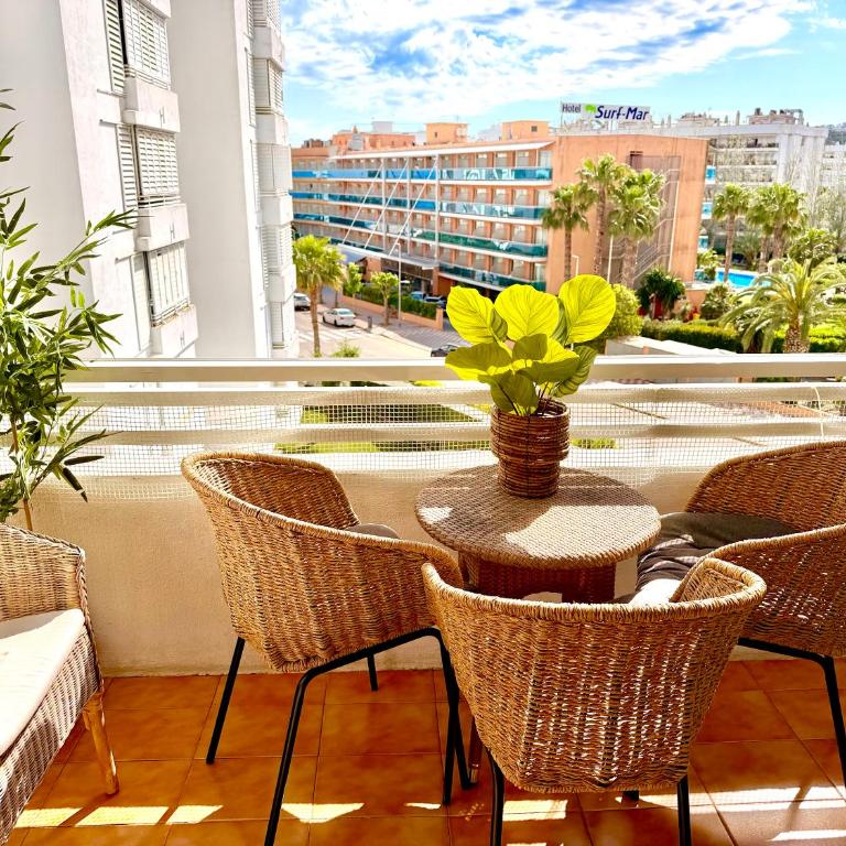 LA MER BLEUE, Boutique Apartament with free parking, full equipped in Fenals Beach - Apartamento de 1 dormitorio - 3