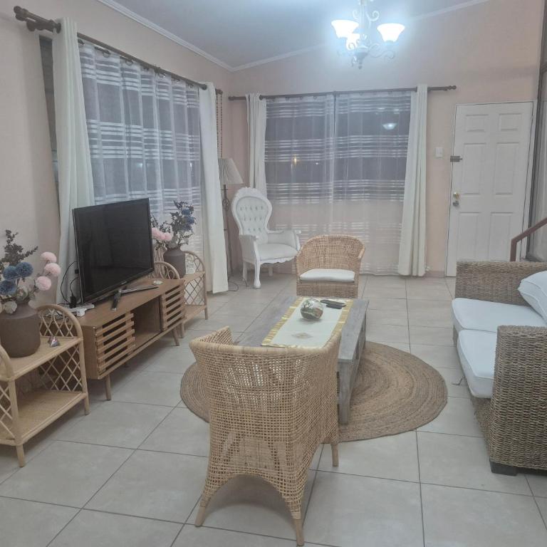 casa completa e independiente en 2 piso - Casa de 4 dormitorios - 12