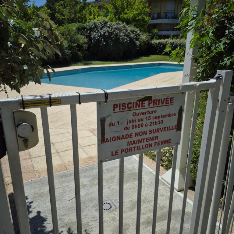 City Rose T2, Climatisation,parking privé, piscine, wifi , tout confort - Apartment mit 1 Schlafzimmer - 3