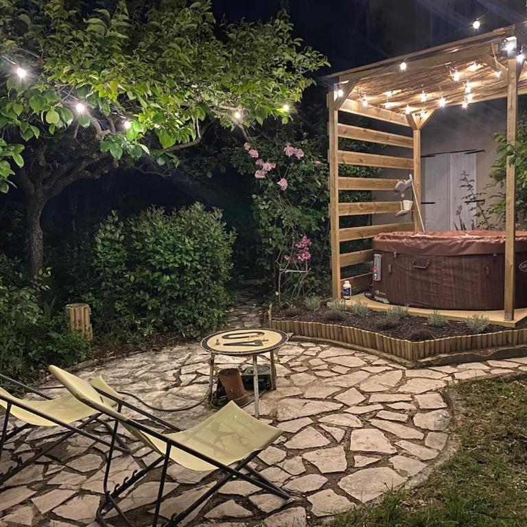 Joli T2 dans une villa - Apartment mit 1 Schlafzimmer - 27