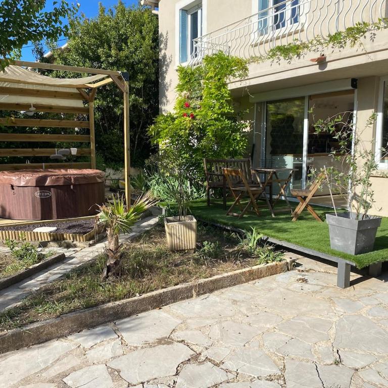 Joli T2 dans une villa - Apartment mit 1 Schlafzimmer - 35