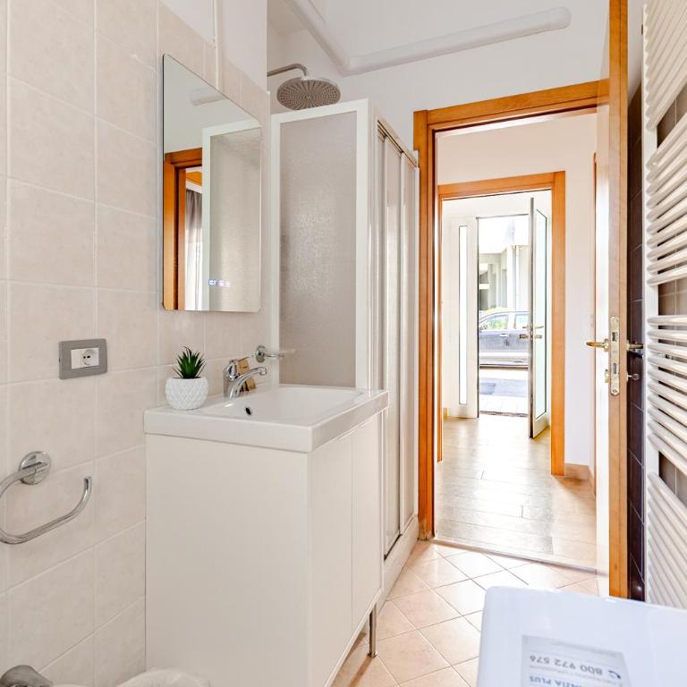 Grazioso Trilocale con Patio WiFi top - P r a t u r e c c i Group - Two-Bedroom Apartment - 6